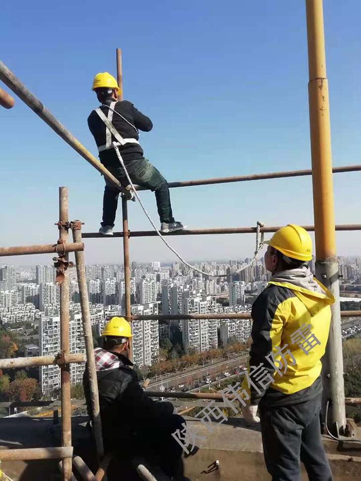 浙江嘉興某雷達站避雷針安裝現場5